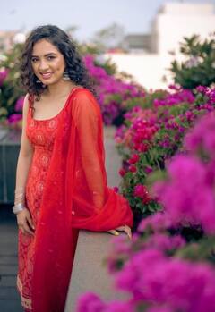 Srushti dange : ‘சுடிதார் அணிந்து வந்த சொர்க்கமே..’ சிவப்பாக ரோஜாவாக ஜொலிக்கும் கன்னக்குழி நடிகை!