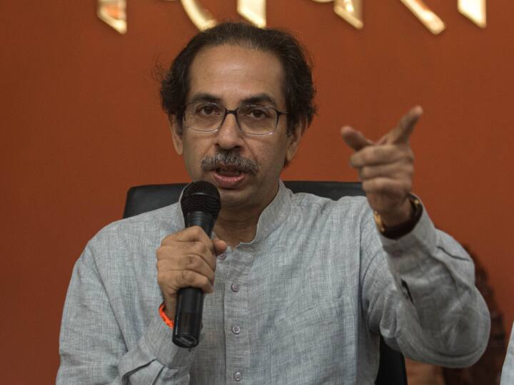 Uddhav Thackeray criticized Prime minister said Maharashtra was not built by PM Modi but by Chhatrapati Shivaji Maharaj Uddhav Thackeray: '...तो हिंदू धर्म किसने छोड़ा- शिवसेना या बीजेपी', इस बात पर उद्धव ठाकरे ने की पीएम मोदी की आलोचना