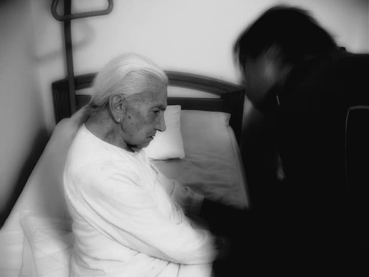 অ্যালঝাইমার্সের মতো অসুখ এখন এক বড় অংশের মধ্যে সমস্যার কারণ হয়ে দেখা দিচ্ছে।