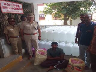Crime: வீட்டில் ரகசிய அறையில் சாராயம் பதுக்கல் -  பிரபல சாராய வியாபாரி கைது
