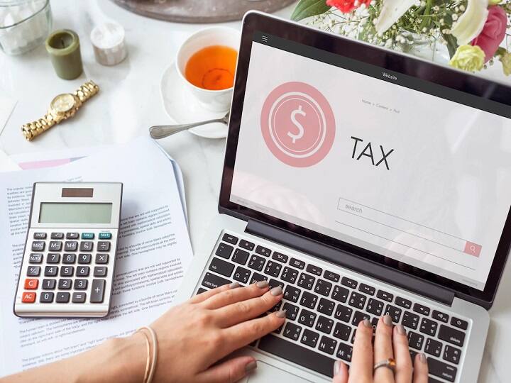 Tax Planning: वित्त वर्ष 2022-23 अपने आखिरी दौर में है. ऐसे में सभी लोग टैक्स के बचाव के लिए अपनी प्लानिंग शुरू कर चुके हैं. अगर आपने अभी तक इस काम को नहीं निपटाया है तो ऐसा करने के यह आखिरी मौका है.