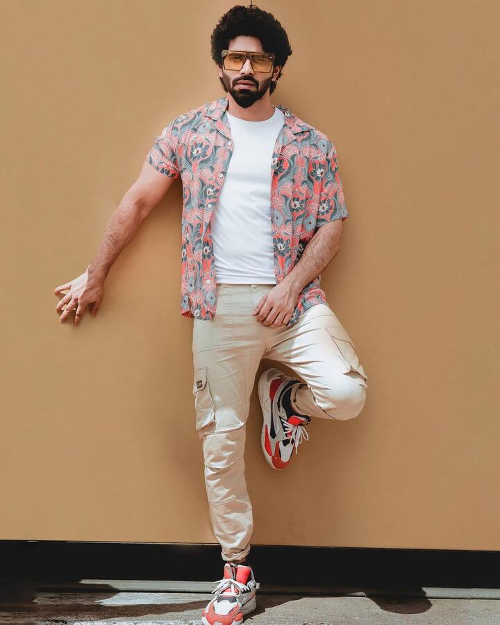 அந்நிகழ்ச்சியில் அதிகம் கவனம் ஈர்த்த போட்டியாளர்களுள் இவரும் ஒருவர்