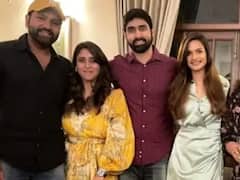 साले की वेडिंग सेरेमनी में वाइफ ऋतिका सजदेह संग पहुंचे रोहित शर्मा, तस्वीरें वायरल