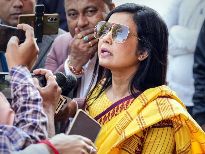 Trinamool Congress MP Mahua Moitra slams Lok Sabha Speaker Om Birla says about democracy TMC MP Mahua Moitra: '...ये लोकतंत्र पर हमला, विपक्ष के किसी नेता को संसद में बोलने नहीं दिया जा रहा', सांसद महुआ मोइत्रा ने लगाए गंभीर आरोप