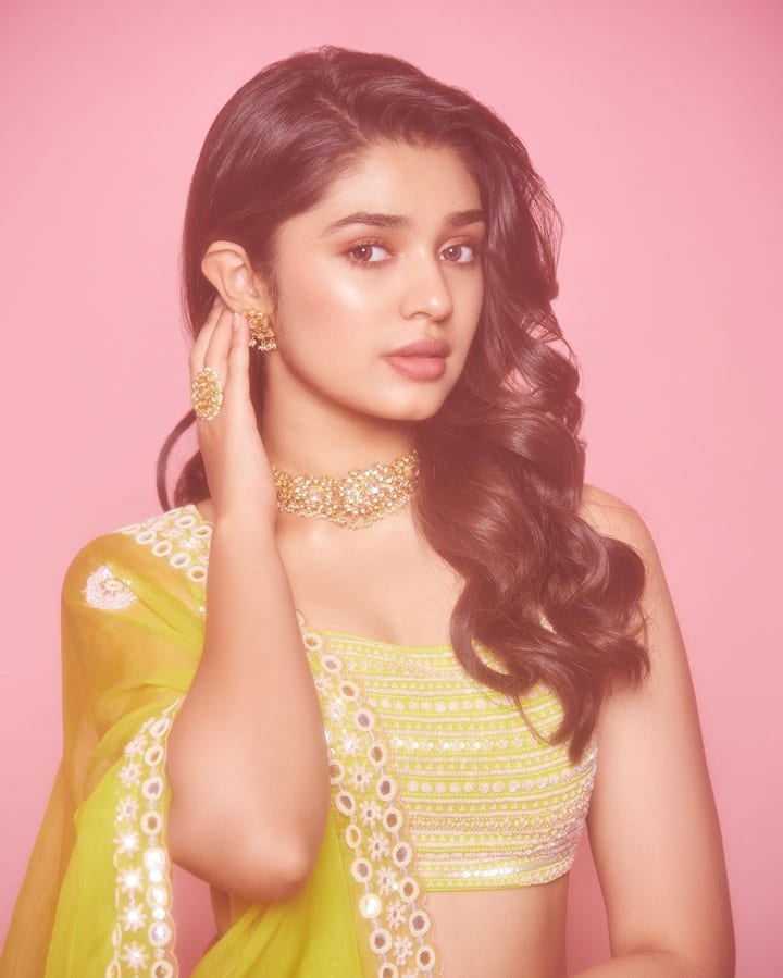 தங்கத்தோடு ஜனித்த மஞ்சள்..