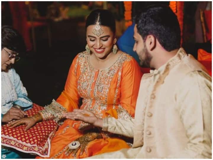 Swara Bhasker and Fahad Ahmed got each other names written on their hands with Mehndi watch Video Swara-Fahad Wedding: स्वरा ने हाथों में लिखवाया पिया का नाम, फहाद ने अपनी दुल्हनियां के लिए हथेली पर बनवा लिया दिल