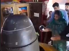 J&K: PDP Chief Mehbooba Mufti Visits Navagraha Temple In Poonch — IN PICS