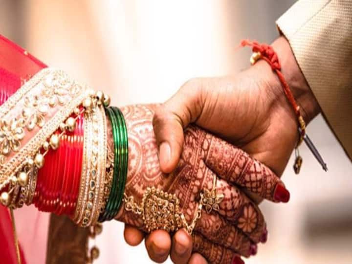 Madhya Pradesh Man reaches agreement with 2 wives Agreed to spend 3 days week with each free to choose on Sunday Madhya Pradesh News: మూడు రోజులు మొదటి భార్యతో, మరో మూడు రోజులు రెండో భార్యతో - ఇదేం అగ్రిమెంట్‌రా బాబు