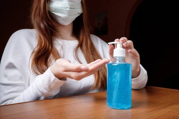 हैंड सैनेटाइर और मास्क : H3N2 जैसे इंफ्लूएंजा तेजी से बढ़ रहे हैं. ऐसे में घूमने के दौरान खुद की सेफ्टी रखना चाहिए. इसके लिए हैंड सैनेटाइज और मास्क जरूर पास में रखें. मौसमी बीमारियों से बचने के लिए भीड़भाड़ वाली जगह जाएं तो मास्क का इस्तेमाल करें.
