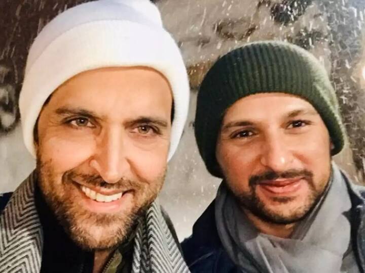 ईशान रोशन की बात की जाए तो वह ऋतिक रोशन के चचेरे भाई हैं और राकेश रोशन के भाई मशहूर संगीतकार राजेश रोशन के बेटे भी हैं. बता दें कि ईशान रोशन भी फिल्म इंडस्ट्री में जाना माना नाम हैं और भले ही वह पर्दे पर एक्टर के तौर पर नजर नहीं आते हैं लेकिन पर्दे के पीछे रहकर भी उन्होंने अपनी एक खास पहचान बनाई.