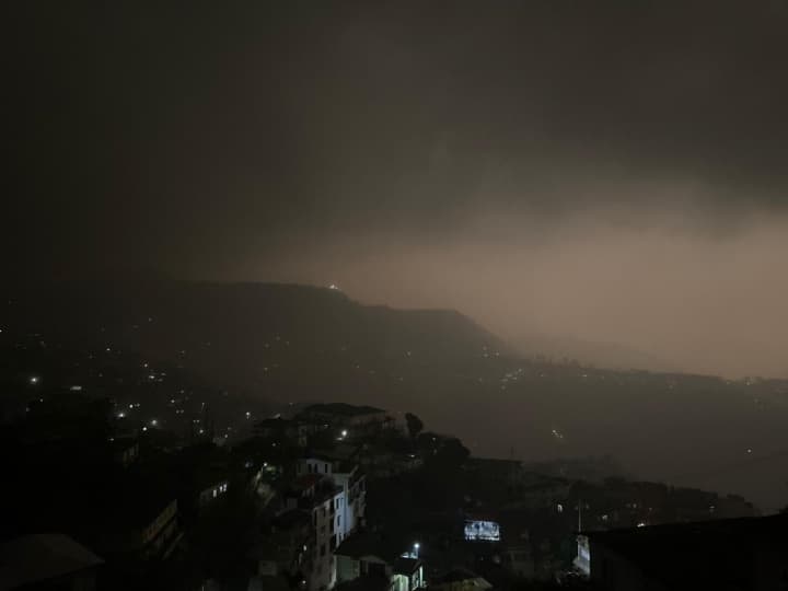 Mizoram Sky Turns Black After Noon People Witness Rain Hail Dust Storm Videos Go Viral Know IMD Forecast Mizoram Rains: दोपहर में घुप्प अंधेरा! ओले-बारिश और धूलभरी आंधी भी, सोशल मीडिया पर वायरल हुआ वीडियो
