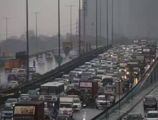 ਕੇਂਦਰੀ ਪ੍ਰਦੂਸ਼ਣ ਕੰਟਰੋਲ ਬੋਰਡ (CPCB) ਦੇ ਅੰਕੜਿਆਂ ਦੇ ਅਨੁਸਾਰ, ਰਾਸ਼ਟਰੀ ਰਾਜਧਾਨੀ ਵਿੱਚ ਬੁੱਧਵਾਰ 15 ਮਾਰਚ ਨੂੰ ਪਿਛਲੇ 24 ਘੰਟਿਆਂ ਵਿੱਚ 213 ਦਾ AQI ਦਰਜ ਕੀਤਾ ਗਿਆ, ਜੋ ਕਿ 'ਗਰੀਬ' ਸ਼੍ਰੇਣੀ ਵਿੱਚ ਆਉਂਦਾ ਹੈ।