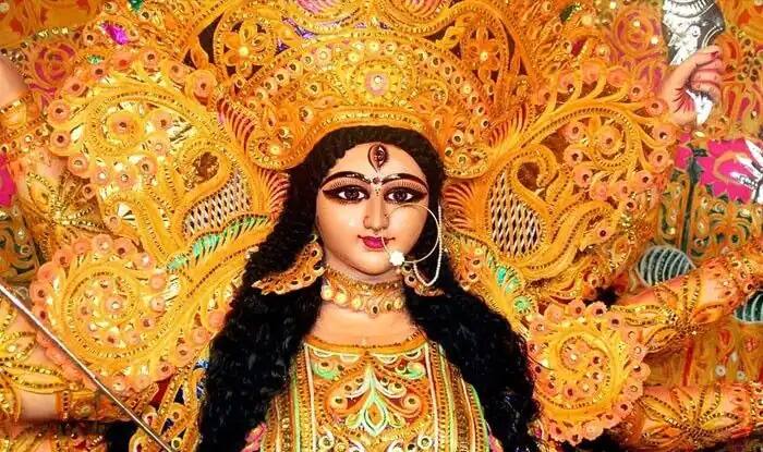 બ્રહ્મ મુહૂર્તમાં ઉઠવાનું મહત્વ દરેક વ્યક્તિ જાણે છે. નવરાત્રિના નવ દિવસો દરમિયાન બ્રહ્મ મુહૂર્તમાં જાગો સ્નાન કરી પવિત્ર વસ્ત્રો ધારણ કરીને માની ઉપાસના કરો.