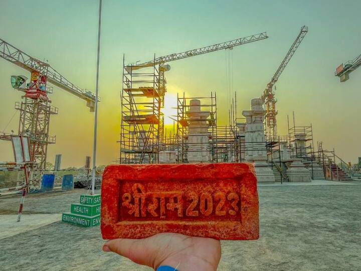 बता दें कि गर्भगृह में राम लला की मूर्ति की स्थापना जनवरी 2024 के तीसरे सप्ताह में पीएम नरेंद मोदी द्वारा किए जाने की संभावना है.