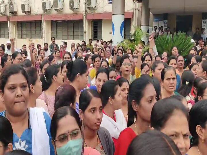 शासकीय कर्मचाऱ्यांनी पुकारलेल्या संपामध्ये मोठ्याप्रमाणावर शिक्षकही सहभागी झालेत.