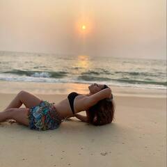 Krishna Shroff Photos: बिकिनी पहन समंदर किनारे पहुंचीं टाइगर श्रॉफ की बहन, सेंशुअस लुक से इंटरनेट पर लगा दी आग