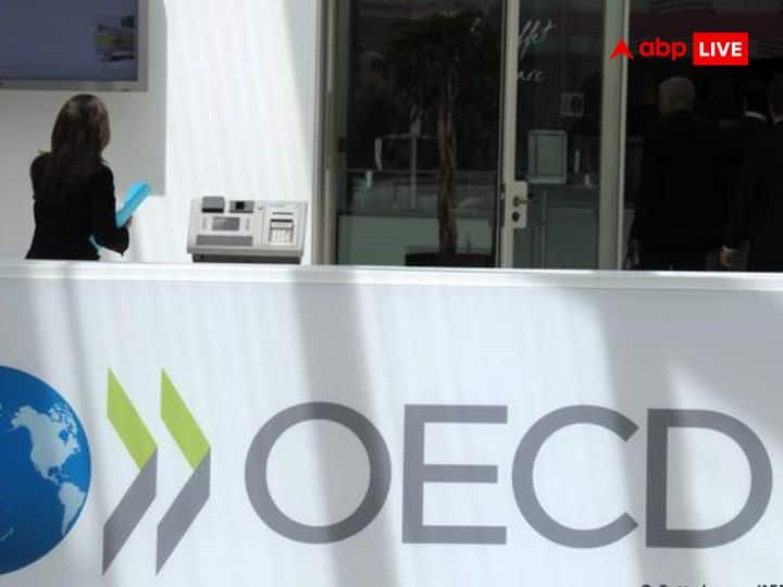 OECD raises 2023 global economic growth forecast to 2.6% monetary tightening linked to collapse of Silicon Valley Bank Global Economy: OECD ने बढ़ाया वैश्विक आर्थिक विकास का अनुमान, कहा- सख्त मॉनिटरी पॉलिसी के चलते दिवालिया हुए बैंक