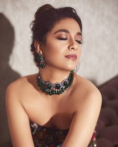 Keerty Suresh: గ్లామర్ డోస్ పెంచేసిన కీర్తి సురేష్ - ఎన్నడూ లేనంతగా..