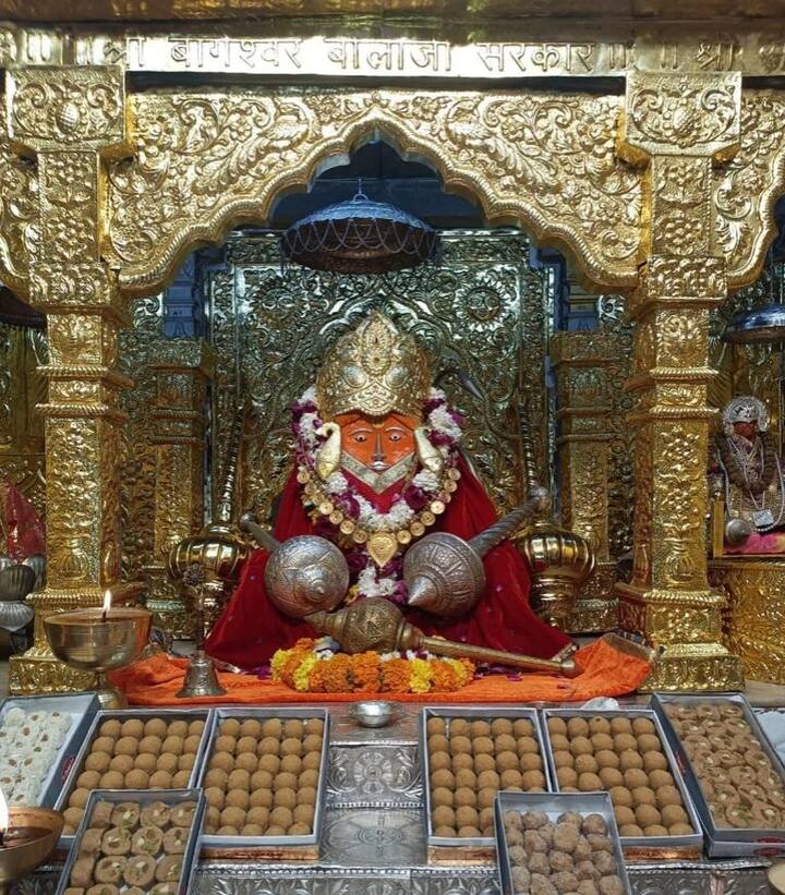 माना जाता है कि बागेश्वर धाम कई तपस्वियों की दिव्य भूमि है. यहां लोगों को बालाजी महाराज की कृपा और आशीर्वाद दर्शन मात्र से ही मिल जाते हैं.