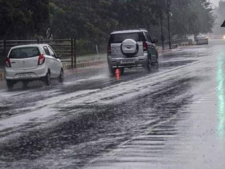 According to Meteorological Department, there will be moderate rain in Tamil Nadu for the next 4 days. TN Rain Alert: ஹாப்பி நியூஸ் மக்களே.. அடுத்த 5 நாட்களுக்கு மழைக்கு வாய்ப்பு.. இன்றைய வானிலை நிலவரம் இதோ..