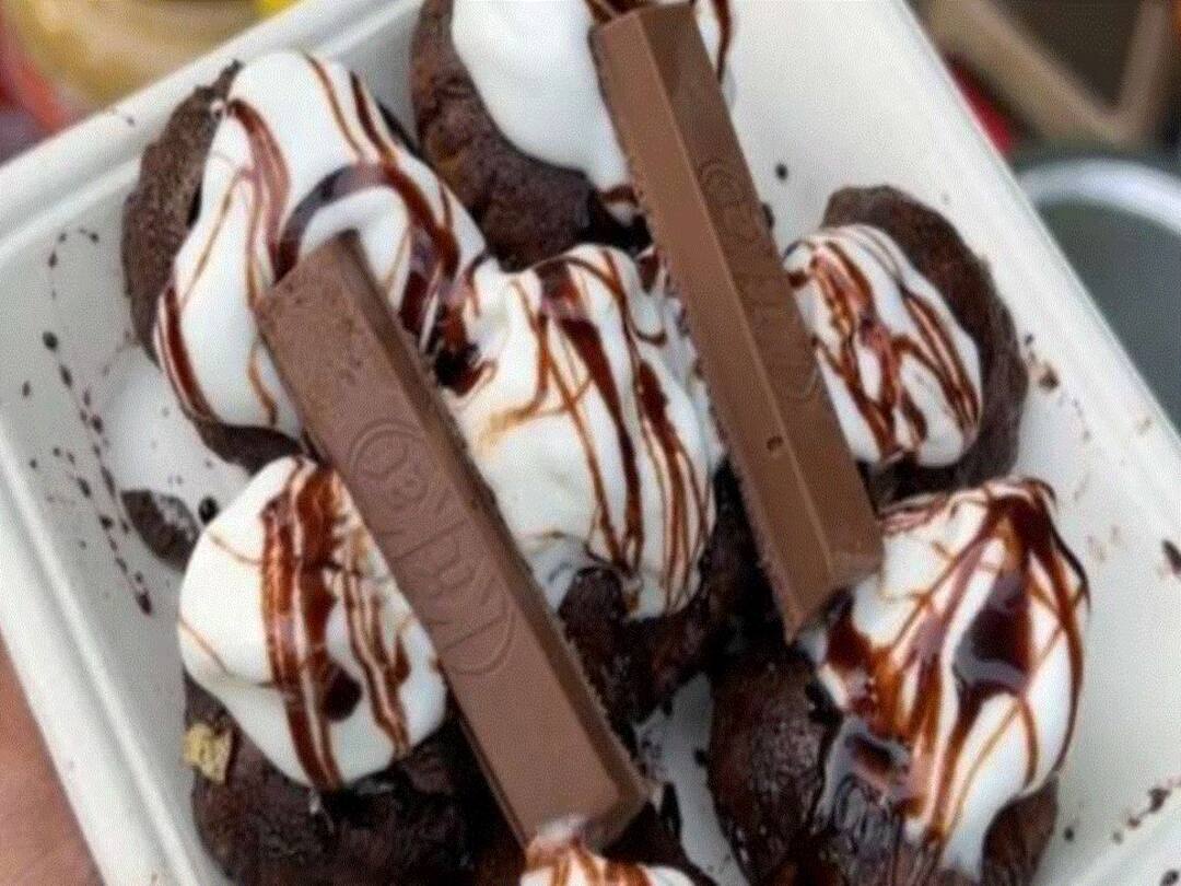Street Vendor Prepares Chocolate Panipuri With Ice Cream Netizens Plead Not To Promote Such Foods Street Vendor Prepares Chocolate Panipuri With Ice Cream, Netizens Plead Not To 'Promote' Such Foods