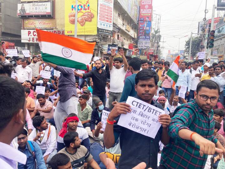 Seventh Phase Teachers Recruitment Candidates Protest in Patna Bihar Attack on Tejashwi Yadav and Chandrashekhar ann Seventh Phase Recruitment: 7वें चरण की बहाली की मांग पर पटना में प्रदर्शन, तेजस्वी यादव के खिलाफ फूटा गुस्सा