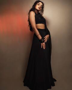 Anupama Parameswaran: అమావాస్య రోజు వెన్నెల వస్తే ఇలా ఉంటుందేమో