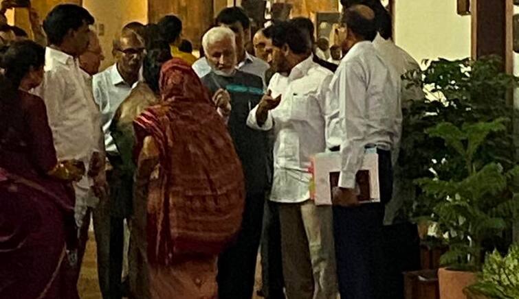 Jagan Mohan Reddy PM Narendra Modi Meet discusses Pending Dues Approvals and several issues In AP State రాష్ట్రవిభజన సమస్యలు పరిష్కారం కాలేదు, దృష్టి పెట్టండి- మోదీకి జగన్ వినతి పత్రం