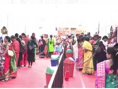 कोल्हापुरात तीन दिवस महिला बचत गटाच्या उत्पादनांचे प्रदर्शन व विक्री; जिल्हाधिकाऱ्यांचे हस्ते उद्घाटन