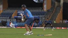 ফের হেলমেট পরে ব্যাট হাতে মাঠে নেমে পড়লেন রাহুল দ্রাবিড়