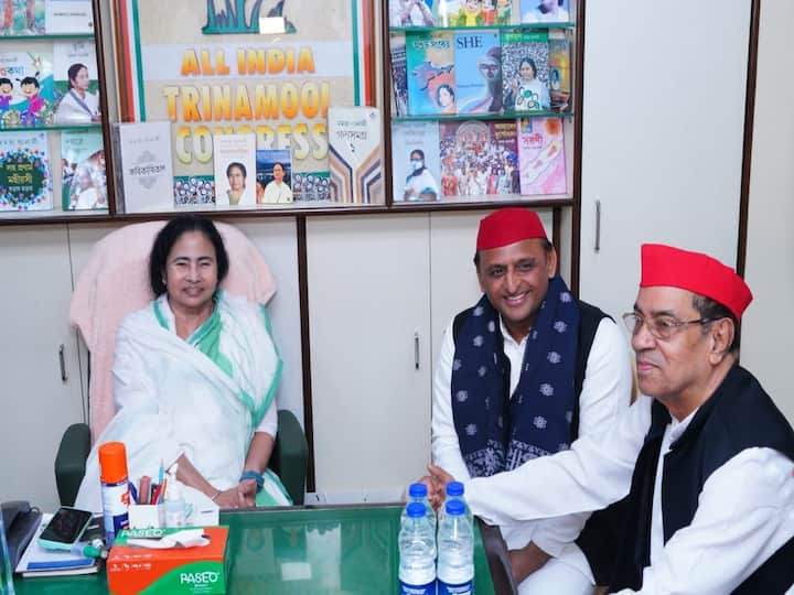 The SP head congratulated Banerjee on beating the BJP in the 2021 West Bengal Assembly election.  Akhilesh has given his party's support to the TMC by not fielding a candidate in the 2021 West Bengal assembly election. In exchange, Banerjee campaigned for the former CM of Uttar Pradesh during the state's 2022 election.