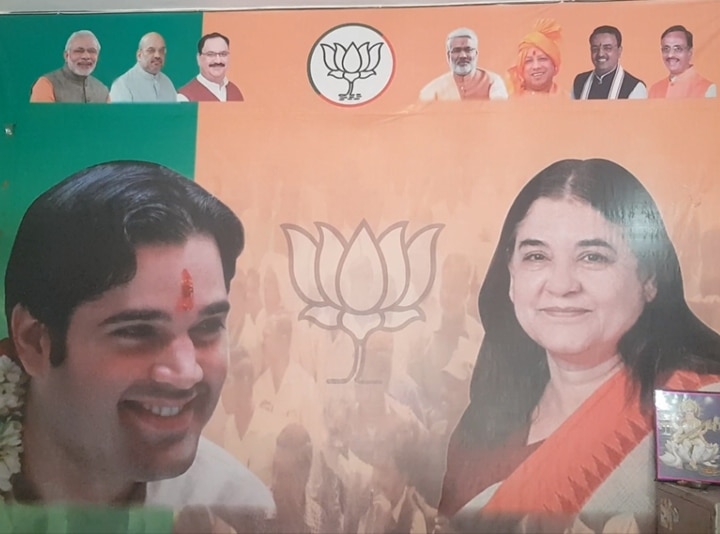 UP Politics: मां मेनका गांधी के बयान के बाद बदले वरुण गांधी, दफ्तर के बाहर दिखे बीजेपी के बड़े नेताओं के पोस्टर