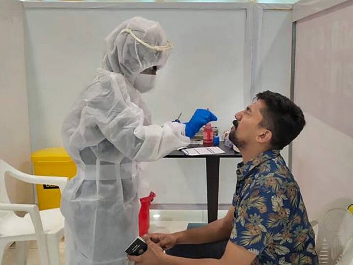 Corona Guidelines: कोरोना के बढ़ते मामलों के बीच स्वास्थ्य मंत्रालय ने जारी की नई गाइडलाइंस, इन चीजों को लेकर सावधानी बरतने को कहा Ministry of Health issued new guidelines for Covid-19 after rise in cases Corona Guidelines: कोरोना के बढ़ते मामलों के बीच स्वास्थ्य मंत्रालय ने जारी की नई गाइडलाइंस, इन चीजों को लेकर सावधानी बरतने को कहा