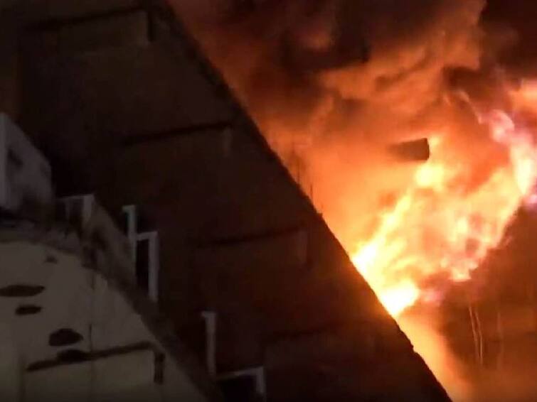 Six people, including women, died in a fire at a multi-storey commercial complex in Hyderabad. Hyderabad: ஹைதராபாத்தில் ஏற்பட்ட பயங்கர தீ விபத்து.. பெண்கள் உட்பட 6 பேர் உயிரிழப்பு..