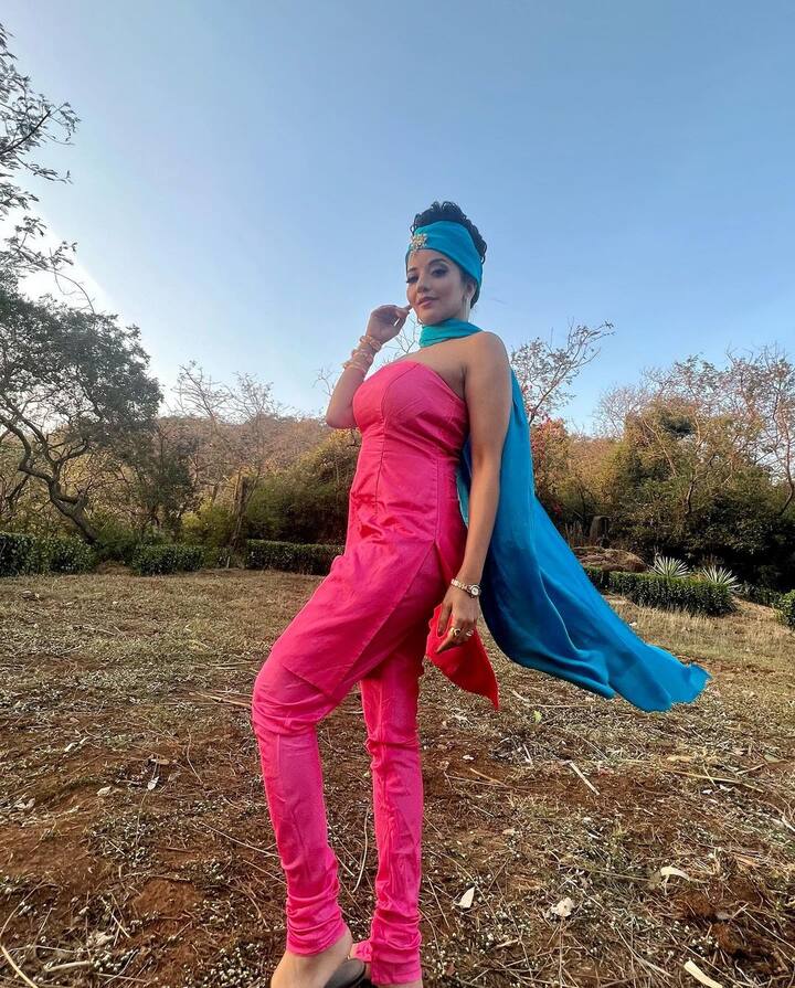 The pictures were from a shoot for her new show 'Beqaboo'. (Image Source: Instagram)