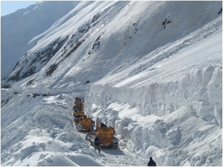 Zoji La Pass: 68 दिन बाद BRO ने जोजिला पास खोला, लद्दाख और गुरेज घाटी से संपर्क बहाल