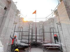 Ram Mandir: राम मंदिर के गर्भगृह की पहली तस्वीर आई सामने, भव्यता देख गदगद हो जाएंगे भक्त