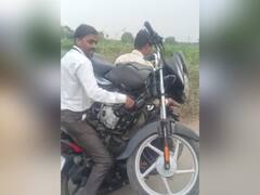 Photo : हफ्ते थकल्याने चक्क दुचाकीवर नेली दुचाकी, पाहा फोटो