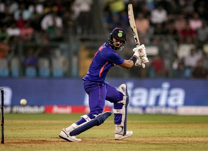 সেখান থেকে অনেকেই আশা করেনি যে ম্যাচ এভাবে জিতে যাবে ভারতীয় দল। কিন্তু অন্যরকম ভেবেছিলেন কে এল রাহুল।