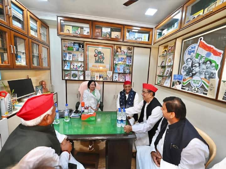 Yadav told reporters on the margins of his party's workers' meeting that the Samajwadi Party will take a neutral stance towards both the Congress and the BJP.  According to PTI, the SP president stated that the party will stand strongly with Trinamool Congress supremo Mamata Banerjee to combat the saffron movement.