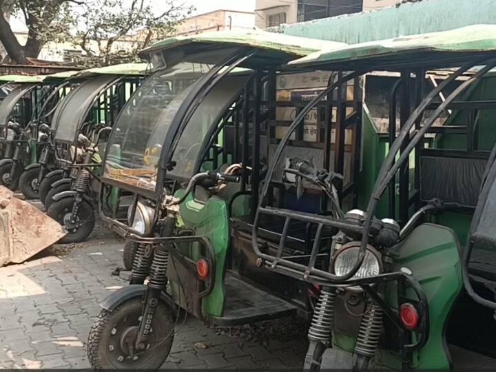 Ghaziabad 150 e-rickshaws carrying garbage broke down Municipal Corporation raised questions ANN Ghaziabad News: गाजियाबाद में कूड़ा उठाने वाले 150 ई-रिक्शा बने कबाड़, नगर निगम ने मेंटेनेंस पर उठाए सवाल