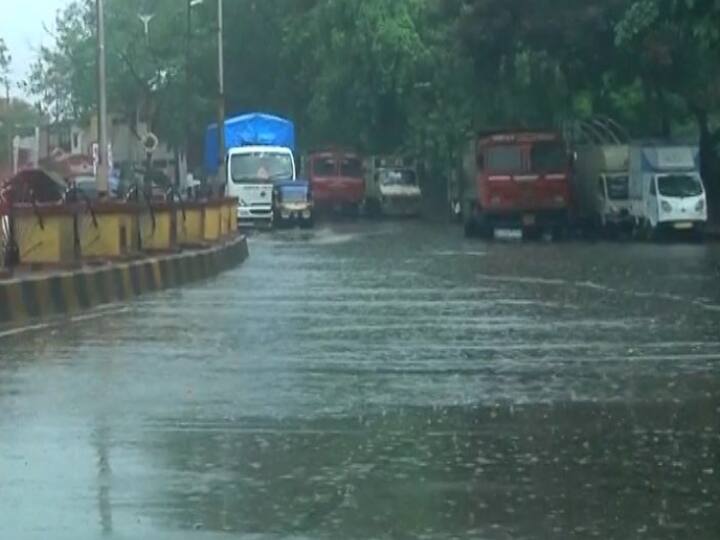 Mumbai rain weather Know update twitter trending mumbai weather update on twitter users reacted Mumbai Weather:  'वेक अप सिड' का गाना 'इकतारा' याद आया, मुंबई की बारिश ट्विटर पर जानें क्यों कर रहा ट्रेंड?