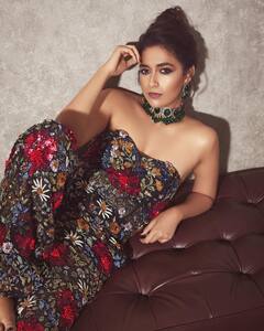 Keerthy Suresh: ’பூவே..காதல் பூக்கும் பூவே..’பார்வையாலேயே ரசிகர்களை பரபரப்பாக்கும் கீர்த்தி!