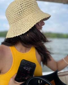 Mrunal Thakur: 'அடியே நீதானடி..என் போதை தேனே..’  முரடர்களை ‘டர்’ ஆக்கும் மிருணாள் தாக்கூர்!