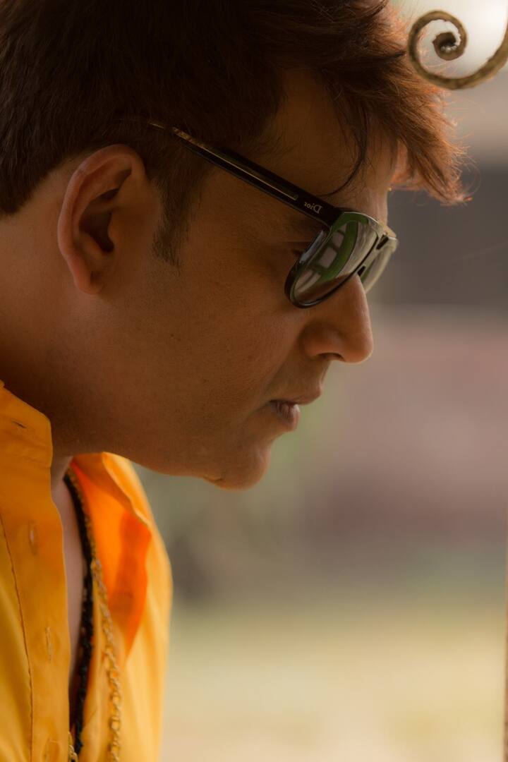 जी हां इस बात को हजम करने में आपको थोड़ी मुश्किल होगी लेकिन यह बात बिल्कुल सच है. रवि किशन अपने पिता की हर बात मानते थे लेकिन एक चीज ऐसी थी जिसको लेकर वो जिद पर अड़ गए थे, जिसकी वजह से रवि किशन ने पिता से खूब मार खाई थी.