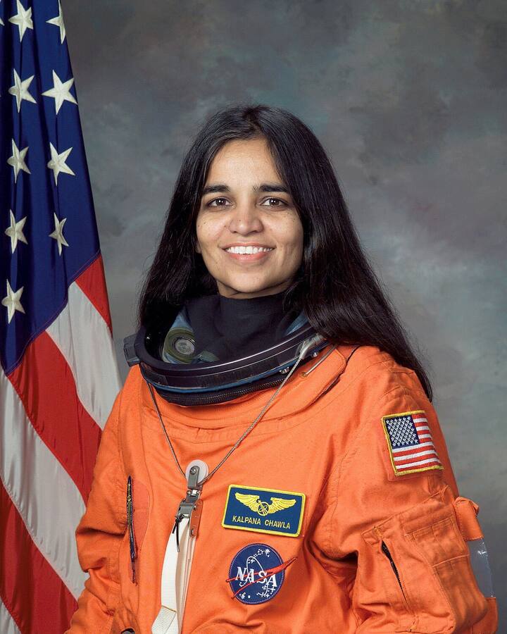 கல்பனா சாவ்லா தனது வாழ்நாளில் மொத்தம், 30 நாட்கள், 14 மணி நேரம், 54 நிமிடங்கள் விண்வெளியில் பயணம் செய்தார்.