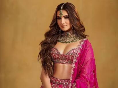 Tara Sutaria Latest Pics: બી-ટાઉનની જાણીતી એક્ટ્રેસ તારા સુતરિયાની લેટેસ્ટ તસવીરો સોશ્યલ મીડિયા પર સામે આવી છે. આ તસવીરોમાં તારા સુતરિયા ટ્રેડિશનલ ડ્રેસમાં પોતાના કમાલના લૂકમાં તબાહી મચાવી રહી છે.