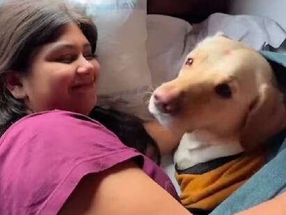 Woman Travels In Train With Her Pet Dog, Railways Minister Reacts ரயிலில் செல்ல நாய்க்குட்டியுடன் சூப்பர் பயணம்... ரயில்வே அமைச்சரின் ரியாக்‌ஷன்