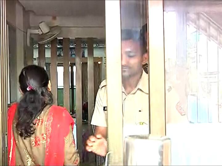 कारवाईसाठी आलेले अधिकारी विमानाने छत्रपती संभाजीनगरमध्ये आले.