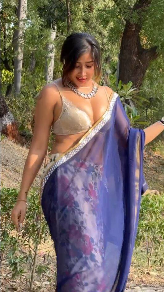 Sofia Ansari Bold Photos: સોફિયા અંસારીએ હાલમાં જ એક ફોટોશૂટ કરાવ્યું છે, જેની તસવીરો સોશિયલ મીડિયા પર ખૂબ જ વાયરલ થઈ રહી છે.